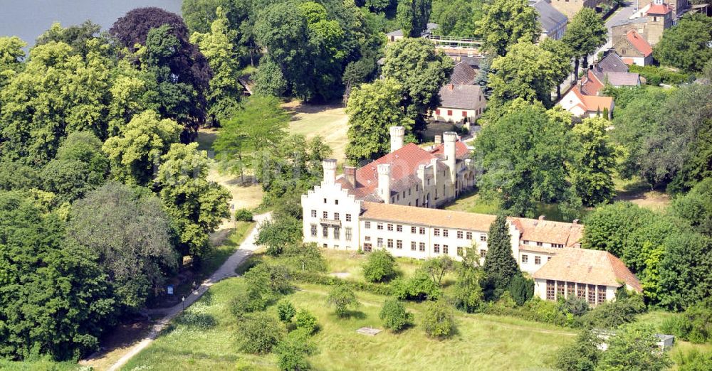 Werder aus der Vogelperspektive: Schloss Petzow in Werder, Brandenburg