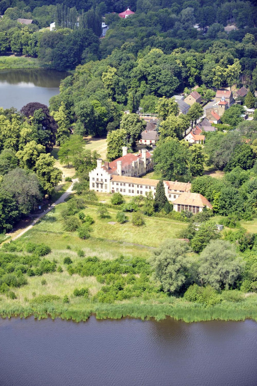 Luftbild Werder - Schloss Petzow in Werder, Brandenburg