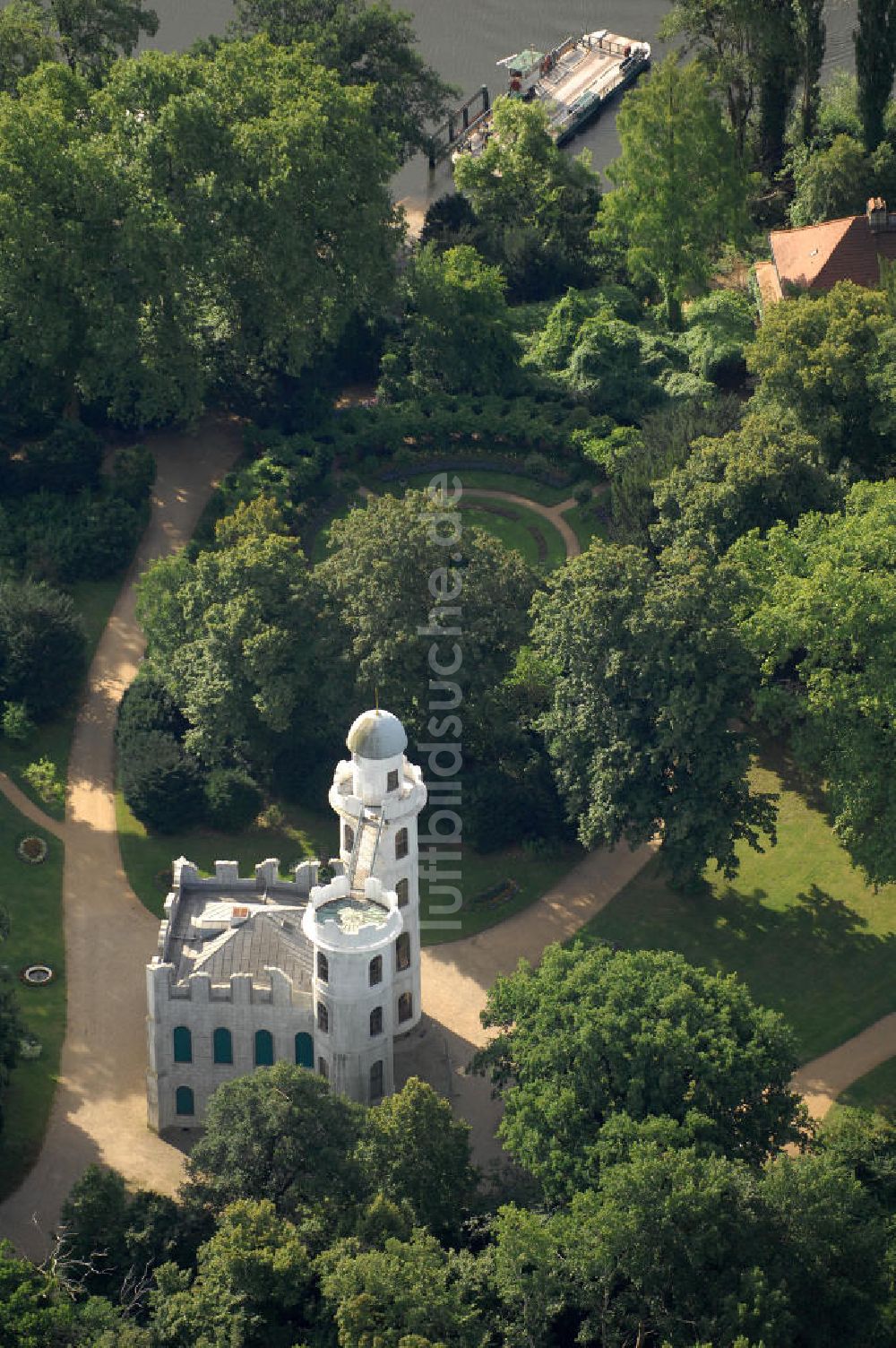 Berlin von oben - Schloss auf der Pfaueninsel in Berlin