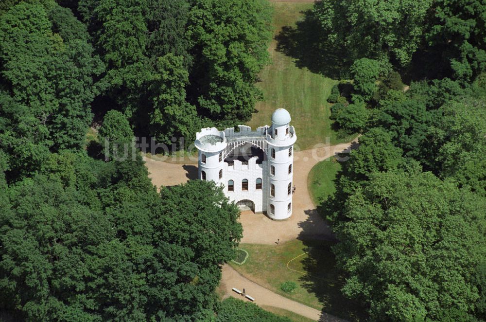 Berlin - Wannsee aus der Vogelperspektive: Schloss Pfaueninsel in Berlin Wannsee