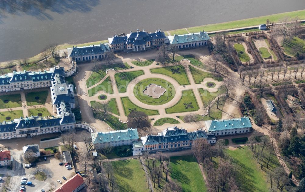 Luftbild Dresden - Schloss Pillnitz an der Elbe im Bundesland Sachsen