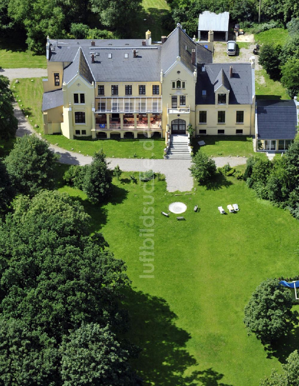 Poggelow von oben - Schloß Poggelow in Poggelow, Mecklenburg-Vorpommern