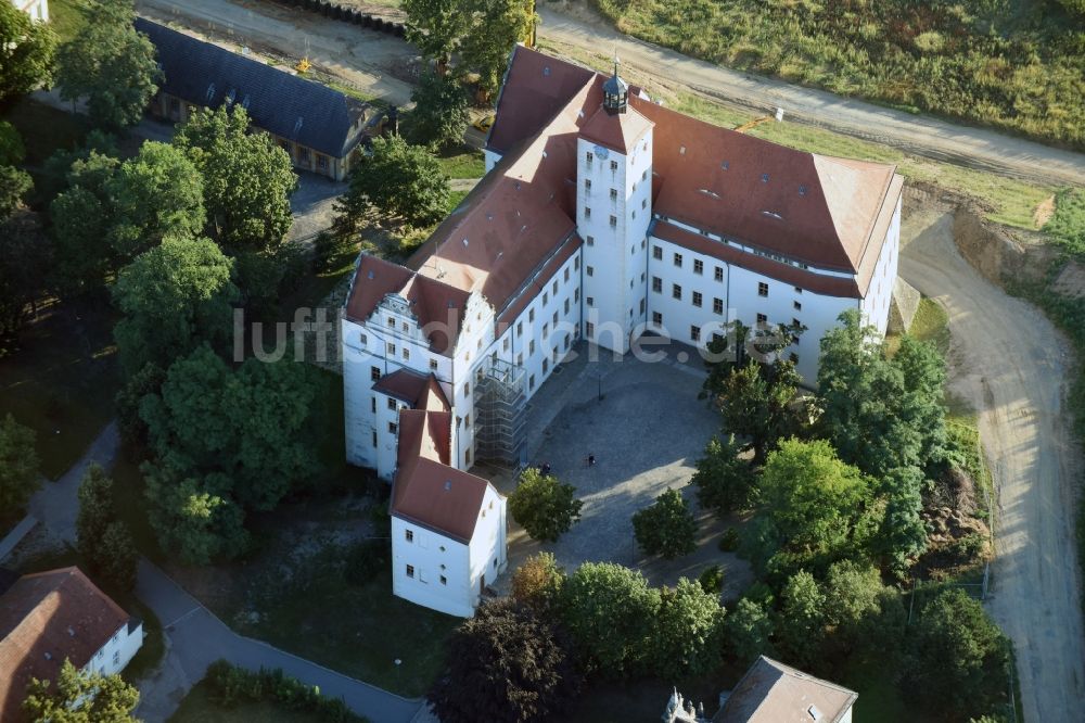 Pretzsch (Elbe) aus der Vogelperspektive: Schloß Pretzsch in Pretzsch (Elbe) im Bundesland Sachsen-Anhalt