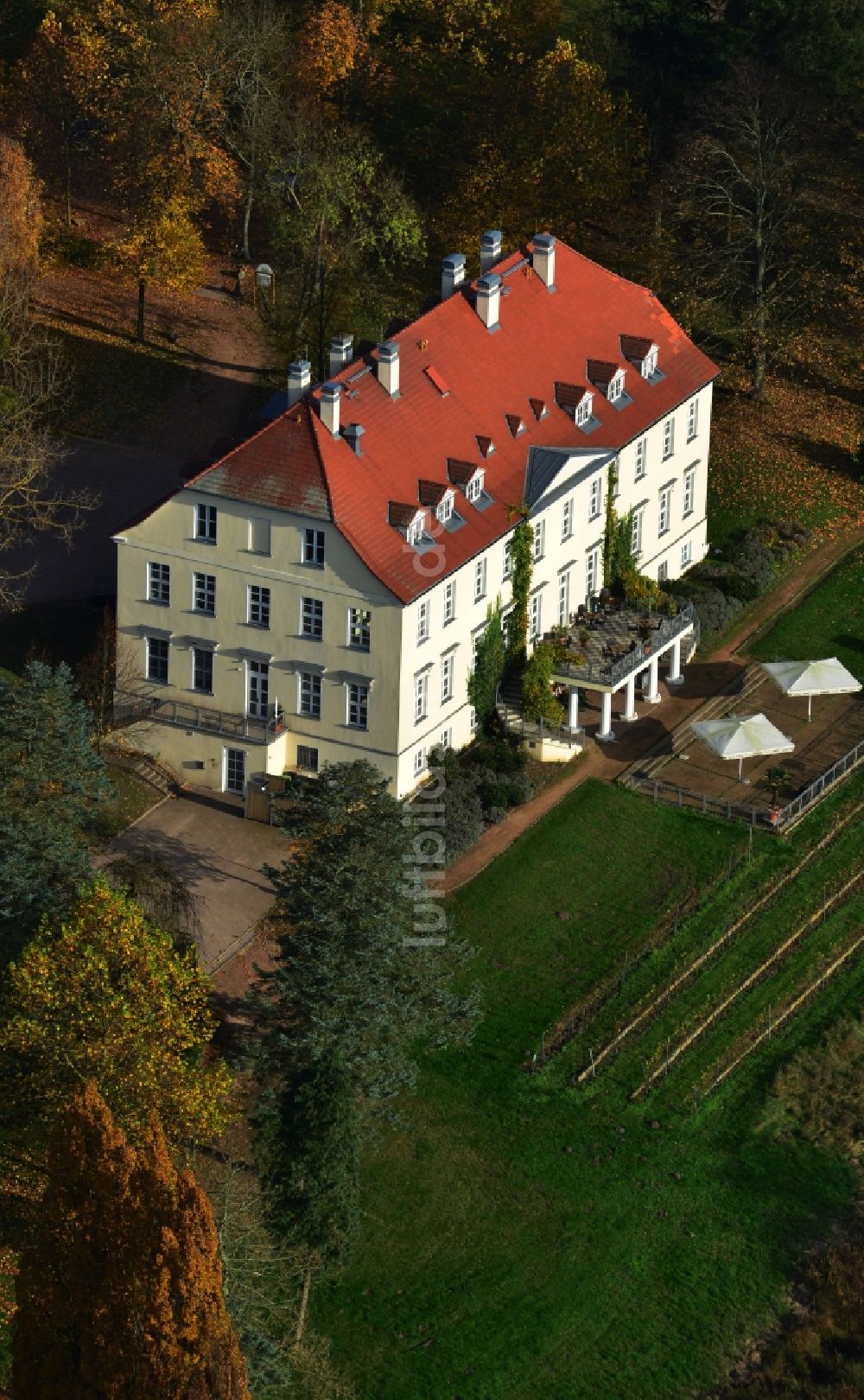 Schönbeck Rattey aus der Vogelperspektive: Schloss Rattey in Schönbeck im Bundesland Mecklenburg-Vorpommern