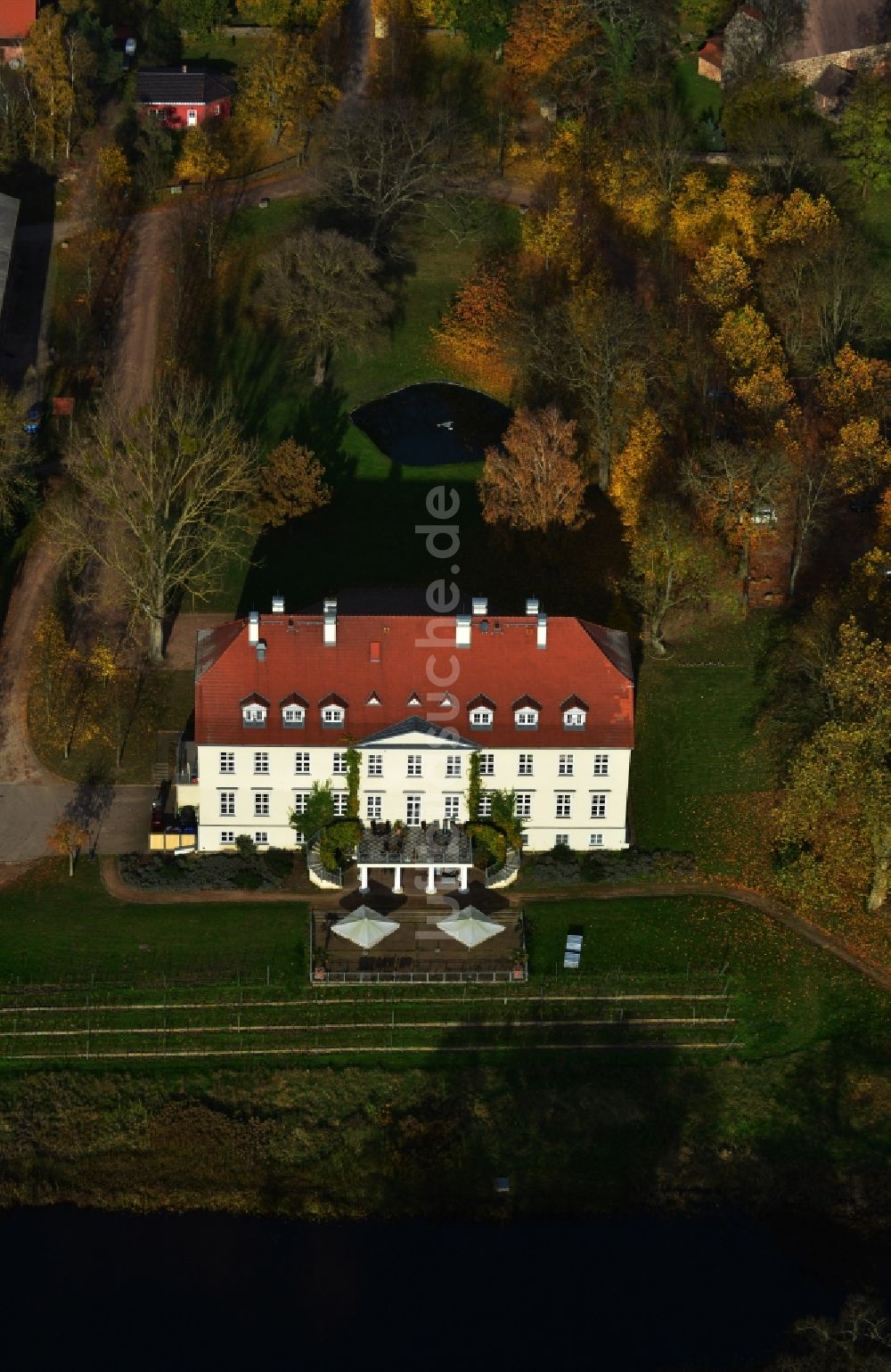 Luftaufnahme Schönbeck Rattey - Schloss Rattey in Schönbeck im Bundesland Mecklenburg-Vorpommern