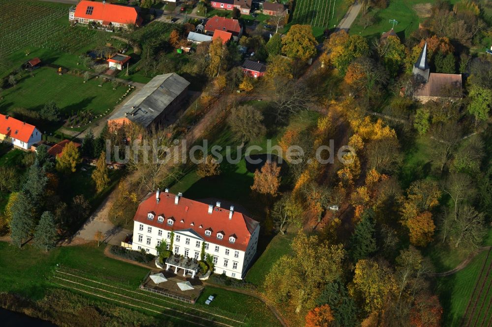 Schönbeck Rattey von oben - Schloss Rattey in Schönbeck im Bundesland Mecklenburg-Vorpommern