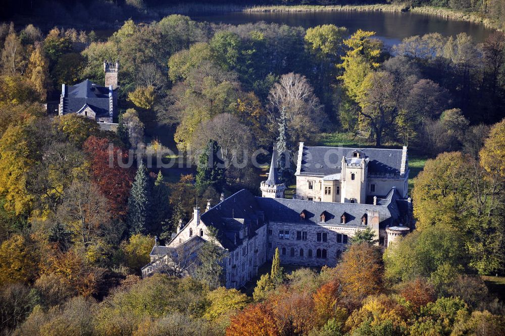 Luftaufnahme Friedrichroda - Schloss Reinhardsbrunn in Friedrichroda im Thüringer Wald