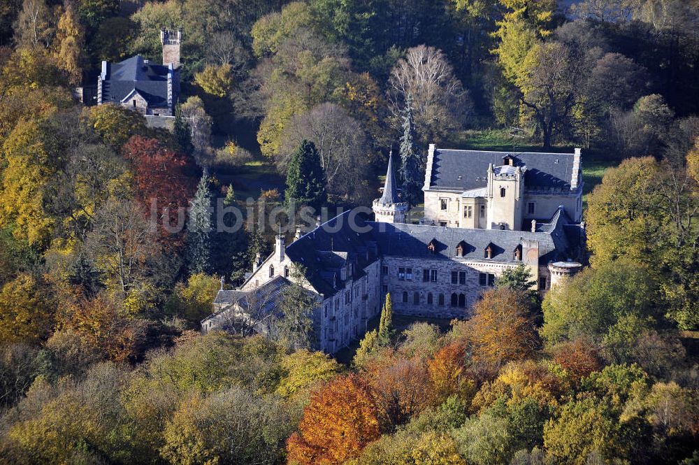 Friedrichroda von oben - Schloss Reinhardsbrunn in Friedrichroda im Thüringer Wald