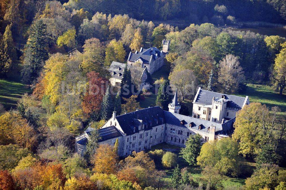 Luftaufnahme Friedrichroda - Schloss Reinhardsbrunn in Friedrichroda im Thüringer Wald