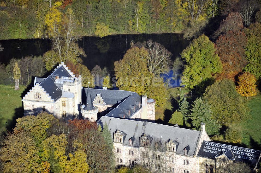 Friedrichroda aus der Vogelperspektive: Schloss Reinhardsbrunn in Friedrichroda im Thüringer Wald