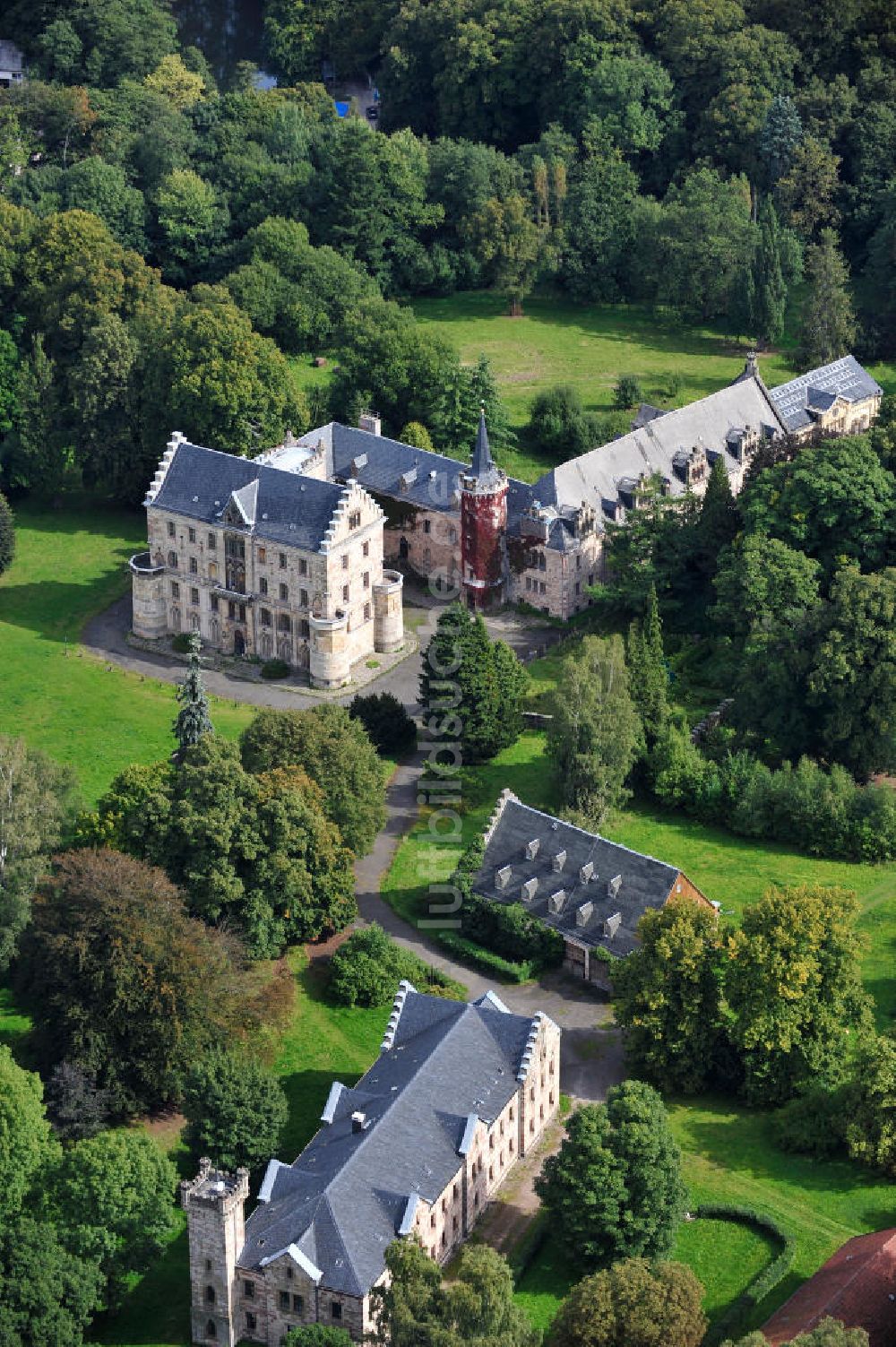 Friedrichroda / Thüringen OT Reinhardtsbrunn aus der Vogelperspektive: Schloss Reinhardsbrunn in Friedrichroda im Thüringer Wald