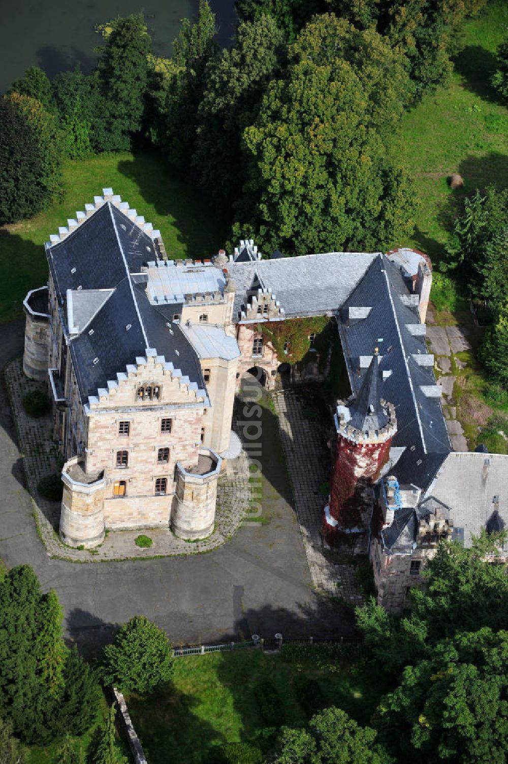 Friedrichroda / Thüringen OT Reinhardtsbrunn aus der Vogelperspektive: Schloss Reinhardsbrunn in Friedrichroda im Thüringer Wald