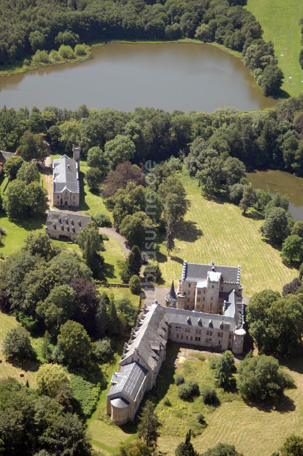 Luftaufnahme Friedrichroda - Schloss Reinhardsbrunn / Reinhardtsbrunn bei Friedrichroda