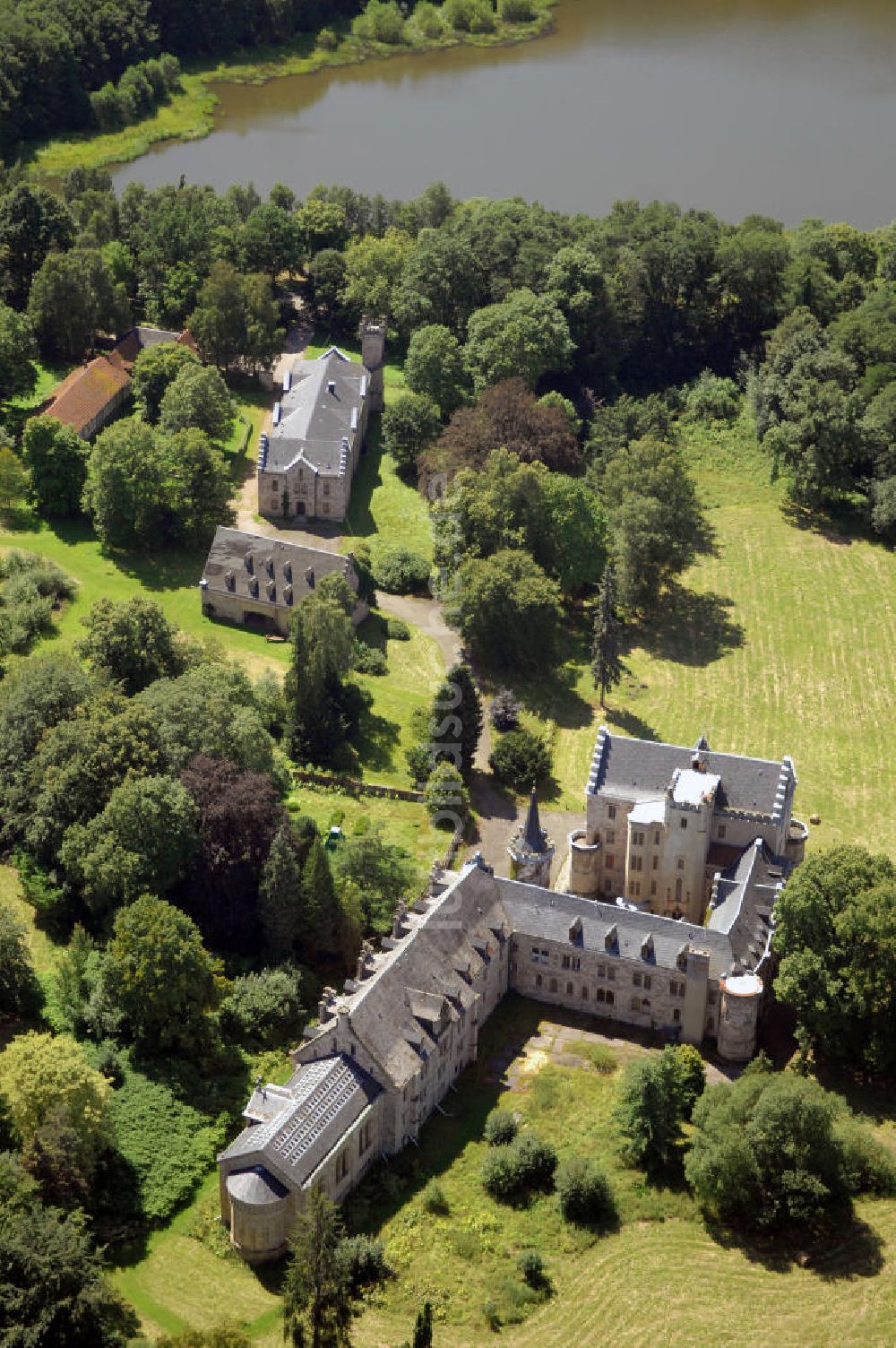 Friedrichroda von oben - Schloss Reinhardsbrunn / Reinhardtsbrunn bei Friedrichroda