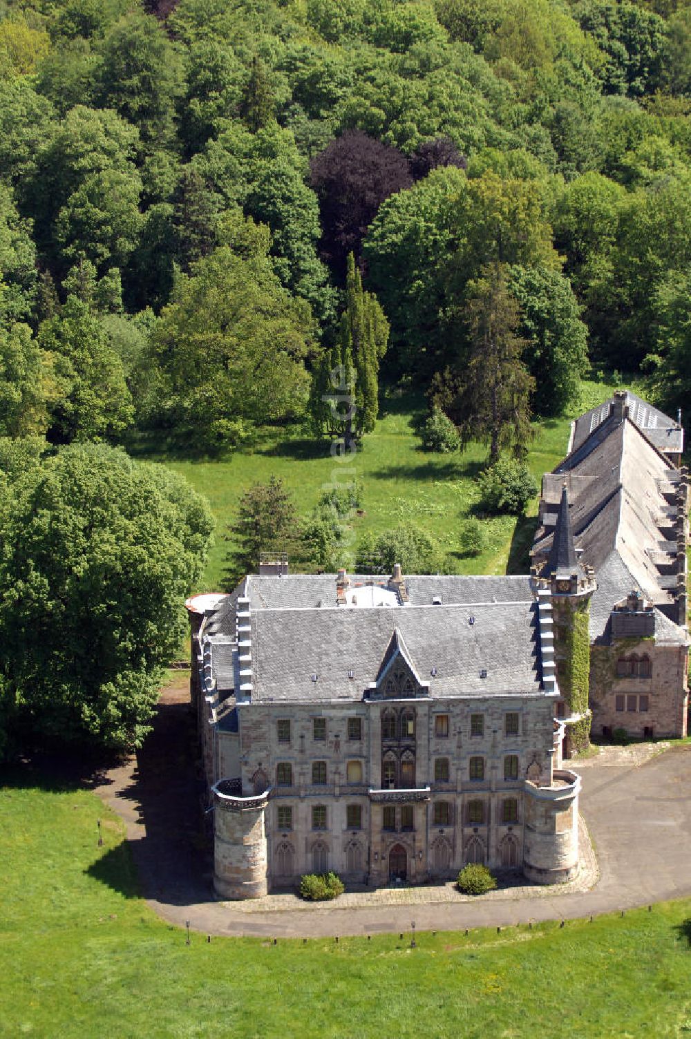 Luftaufnahme Friedrichroda - Schloss Reinhardsbrunn / Reinhardtsbrunn bei Friedrichroda