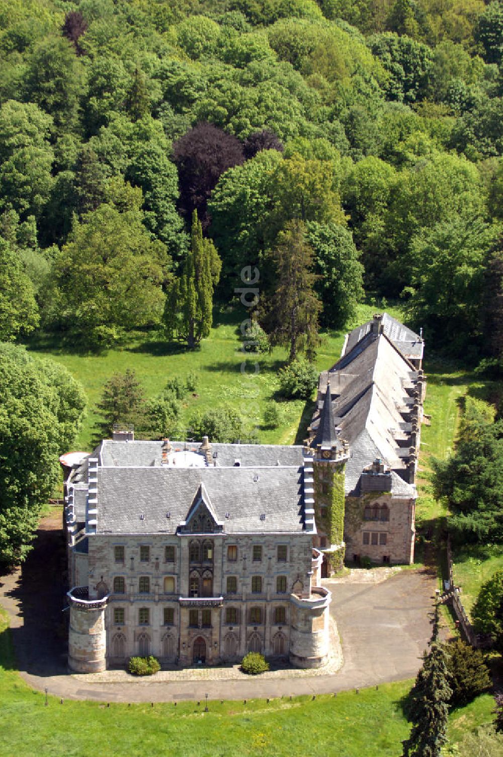 Friedrichroda von oben - Schloss Reinhardsbrunn / Reinhardtsbrunn bei Friedrichroda