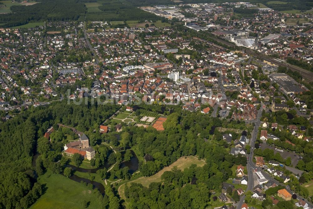 Rheda-Wiedenbrück aus der Vogelperspektive: Schloss Rheda in Rheda-Wiedenbrück im Bundesland Nordrhein-Westfalen