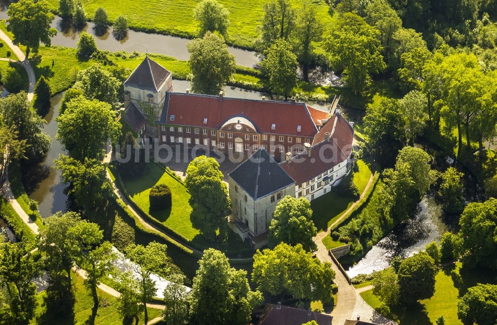 Rheda-Wiedenbrück aus der Vogelperspektive: Schloss Rheda in Rheda-Wiedenbrück im Bundesland Nordrhein-Westfalen