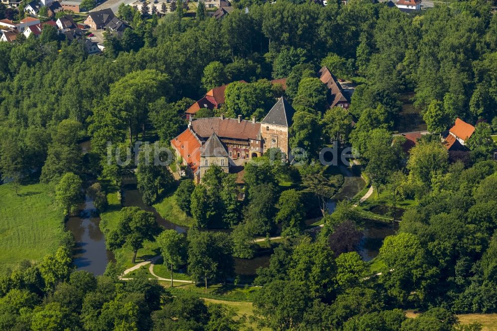 Rheda-Wiedenbrück aus der Vogelperspektive: Schloss Rheda in Rheda-Wiedenbrück im Bundesland Nordrhein-Westfalen