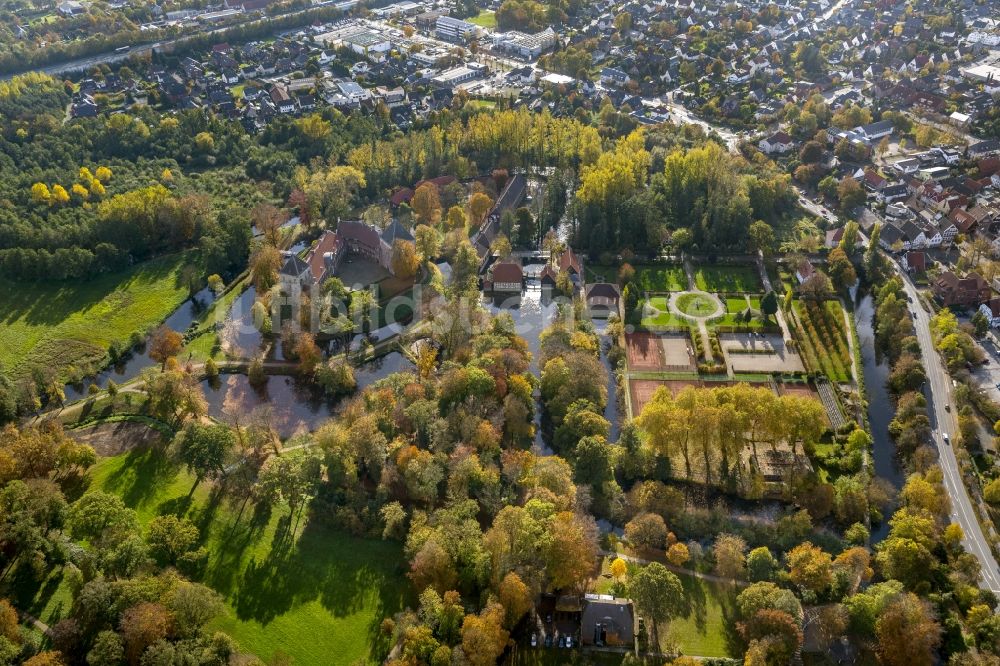 Luftbild Rheda-Wiedenbrück - Schloss Rheda mit dem Schlosspark Rheda am Roter Pfuhl an der Ems in Rheda-Wiedenbrück im Bundesland Nordrhein-Westfalen