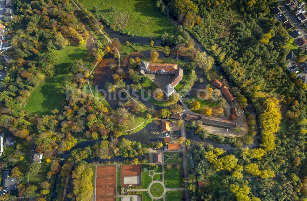 Rheda-Wiedenbrück von oben - Schloss Rheda mit dem Schlosspark Rheda am Roter Pfuhl an der Ems in Rheda-Wiedenbrück im Bundesland Nordrhein-Westfalen