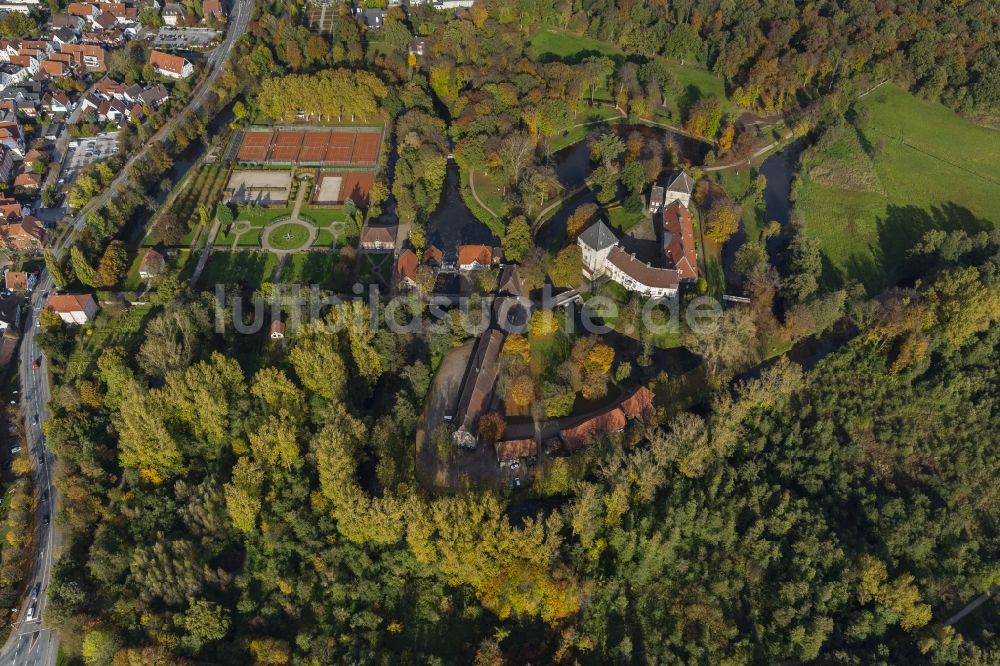 Luftbild Rheda-Wiedenbrück - Schloss Rheda mit dem Schlosspark Rheda am Roter Pfuhl an der Ems in Rheda-Wiedenbrück im Bundesland Nordrhein-Westfalen