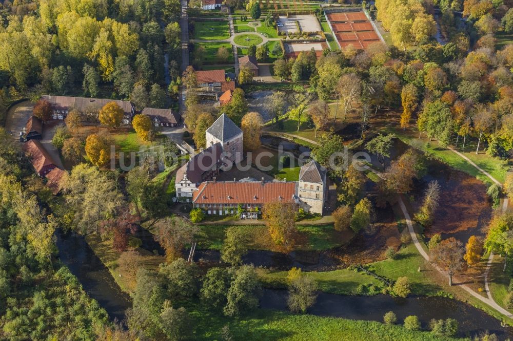 Luftbild Rheda-Wiedenbrück - Schloss Rheda mit dem Schlosspark Rheda am Roter Pfuhl an der Ems in Rheda-Wiedenbrück im Bundesland Nordrhein-Westfalen