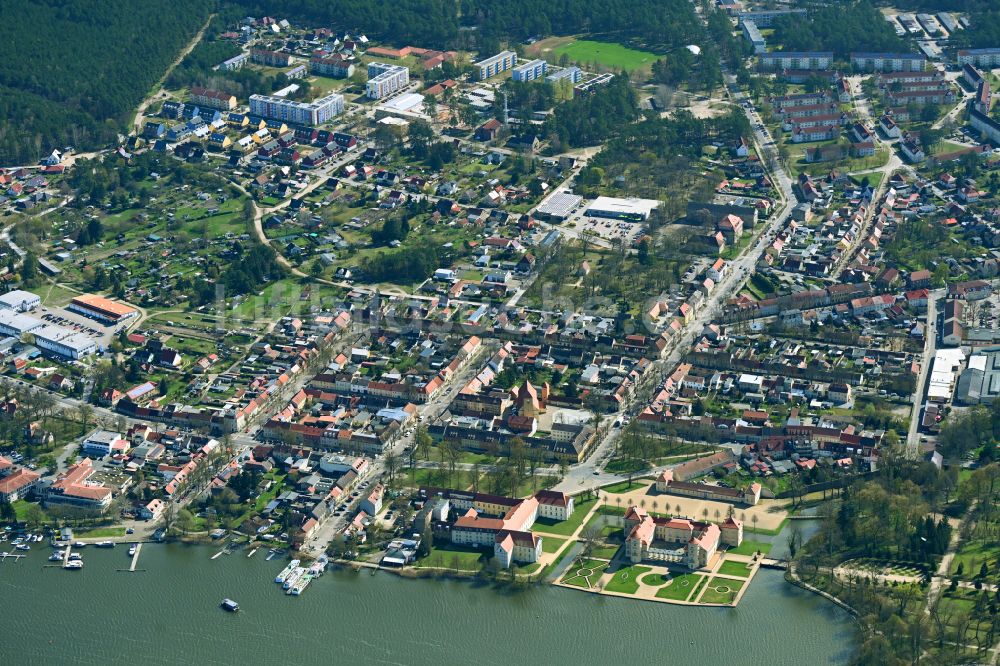 Luftbild Rheinsberg - Schloss Rheinsberg am Ufer des Grienericksee im Bundesland Brandenburg, Deutschland