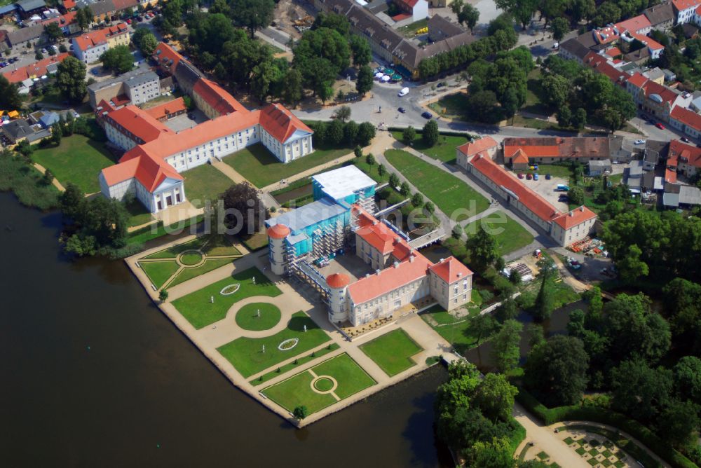 Rheinsberg von oben - Schloss Rheinsberg am Ufer des Grienericksee im Bundesland Brandenburg, Deutschland