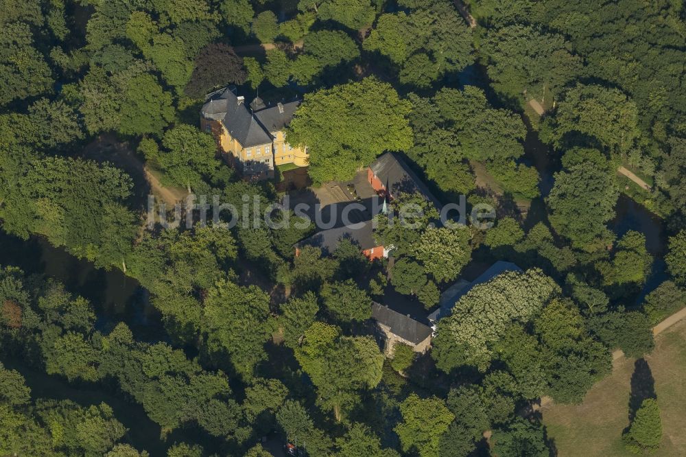 Mönchengladbach aus der Vogelperspektive: Schloss Rheydt in Mönchengladbach in Nordrhein-Westfalen