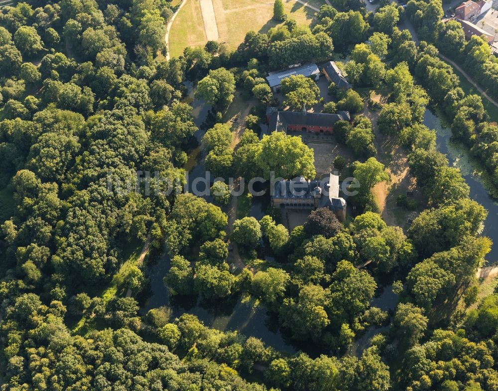 Luftaufnahme Mönchengladbach - Schloss Rheydt in Mönchengladbach in Nordrhein-Westfalen