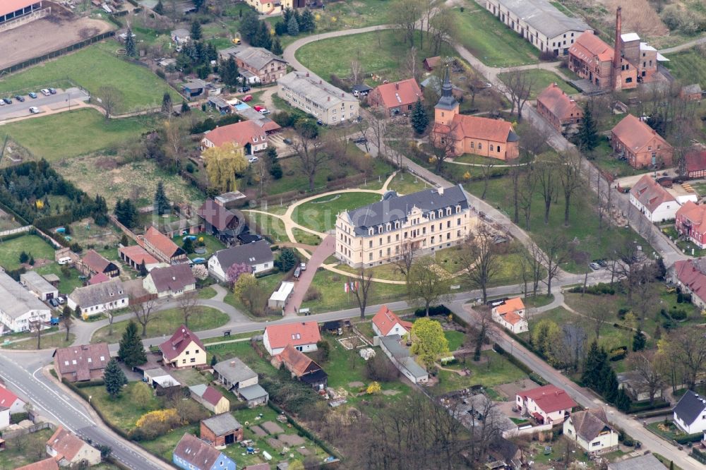 Nauen von oben - Schloss Ribbeck in Nauen im Bundesland Brandenburg