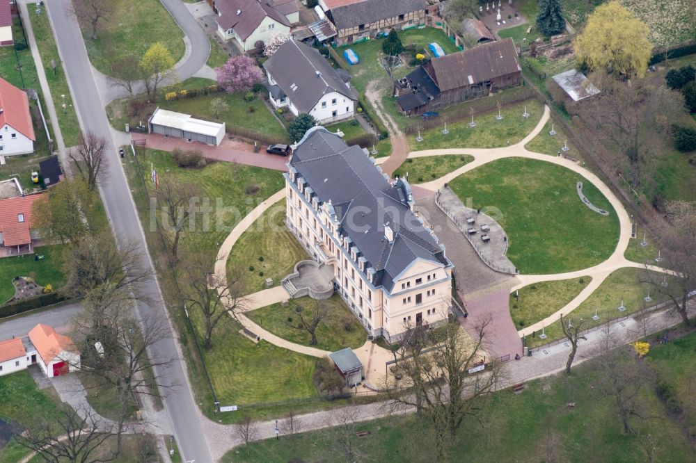 Nauen aus der Vogelperspektive: Schloss Ribbeck in Nauen im Bundesland Brandenburg