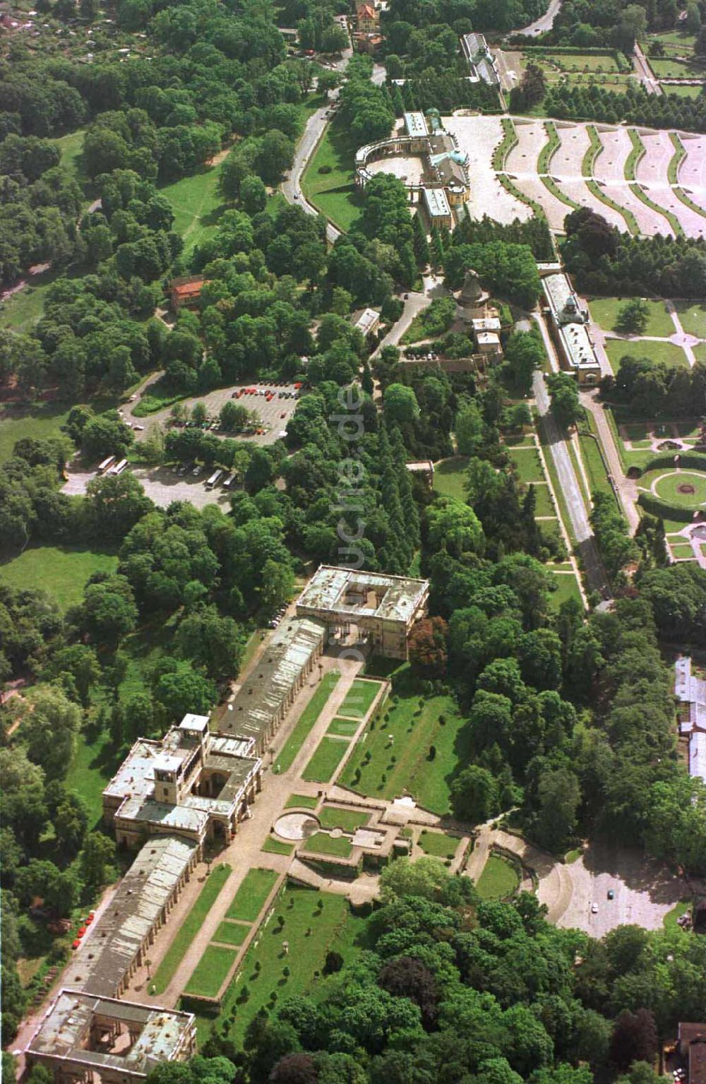 Potsdam-Stadt von oben - Schloß Sanssouci und Orangerie in Potsdam.