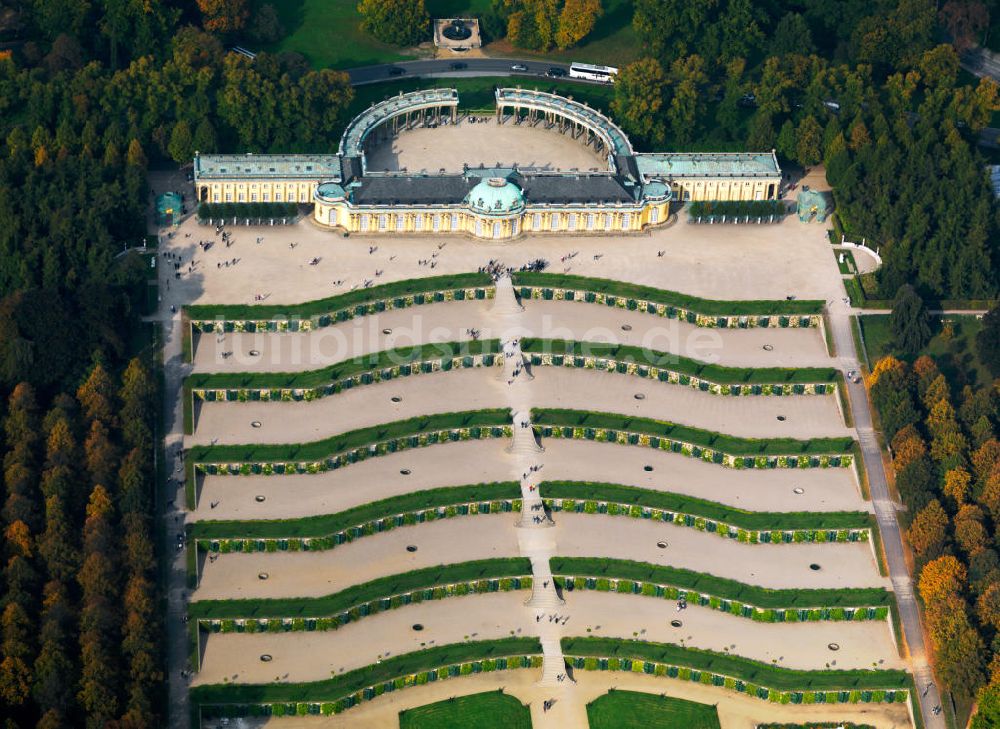 Potsdam aus der Vogelperspektive: Schloss Sanssouci mit Park in Potsdam