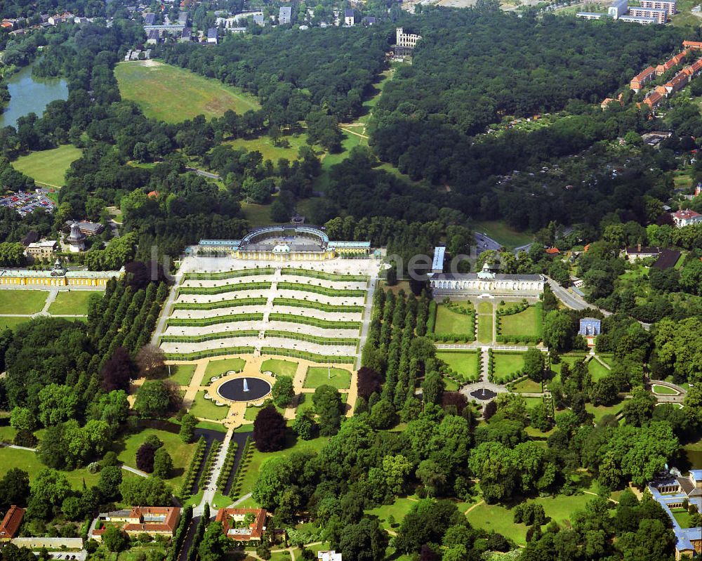 Luftaufnahme Potsdam - Schloss Sanssouci mit Park in Potsdam