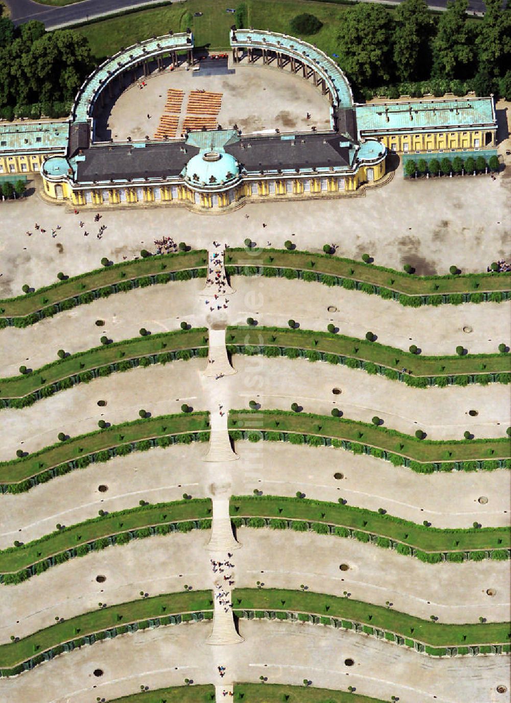 Potsdam von oben - Schloss Sanssouci mit Park in Potsdam