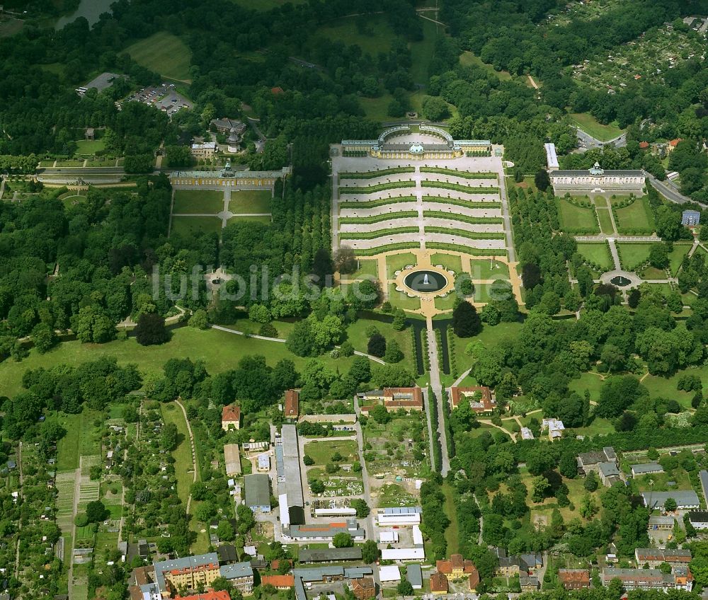 Luftbild Potsdam - Schloss Sanssouci mit Park in Potsdam