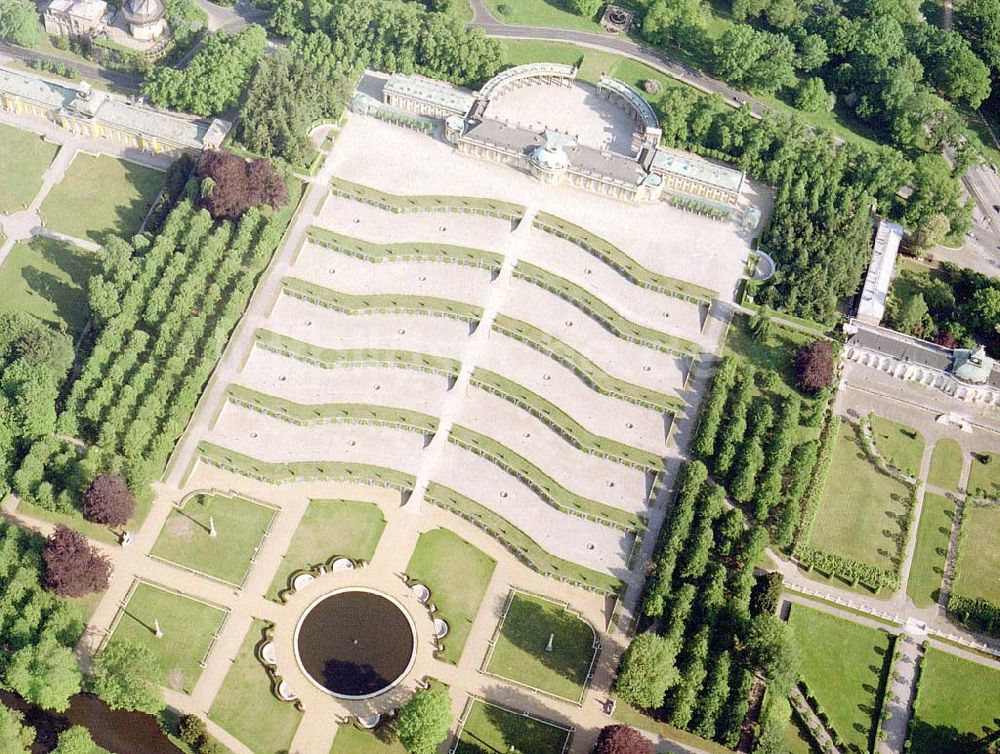 Luftbild Potsdam - Schloß Sanssouci in Potsdam.