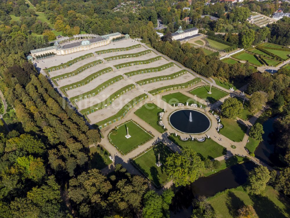 Potsdam aus der Vogelperspektive: Schloss Sanssouci in Potsdam im Bundesland Brandenburg