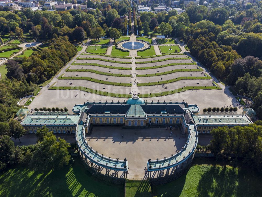 Luftaufnahme Potsdam - Schloss Sanssouci in Potsdam im Bundesland Brandenburg