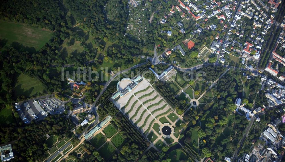 Potsdam von oben - Schloss Sanssouci in Potsdam, der Landeshauptstadt des Bundeslands Brandenburg