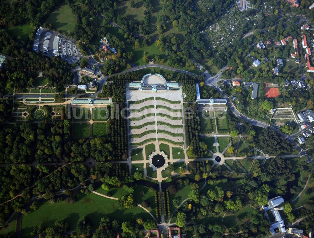 Potsdam aus der Vogelperspektive: Schloss Sanssouci in Potsdam, der Landeshauptstadt des Bundeslands Brandenburg