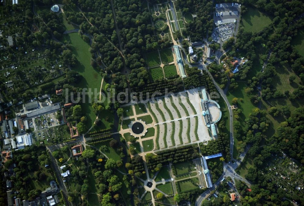 Potsdam aus der Vogelperspektive: Schloss Sanssouci in Potsdam, der Landeshauptstadt des Bundeslands Brandenburg