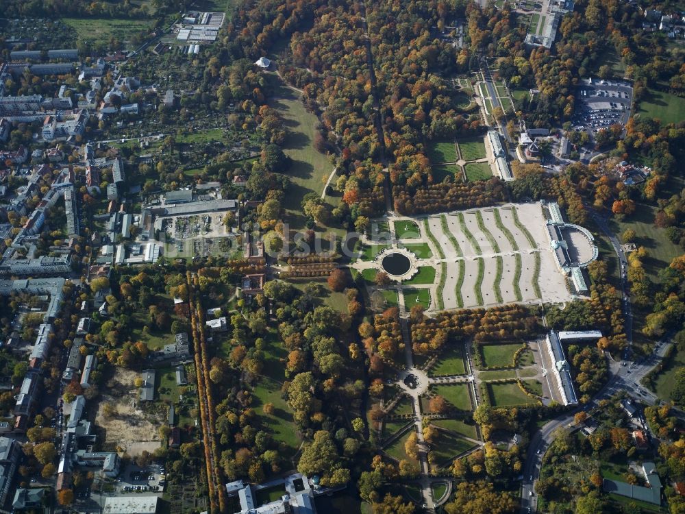 Potsdam von oben - Schloss Sanssouci in Potsdam, der Landeshauptstadt des Bundeslands Brandenburg