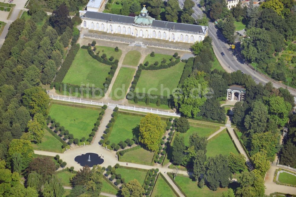 Luftbild Potsdam - Schloss Sanssouci und Weinbergterrassen in Potsdam im Bundesland Brandenburg