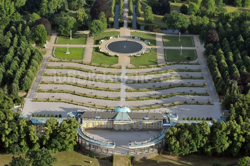 Potsdam aus der Vogelperspektive: Schloss Sanssouci und Weinbergterrassen in Potsdam im Bundesland Brandenburg