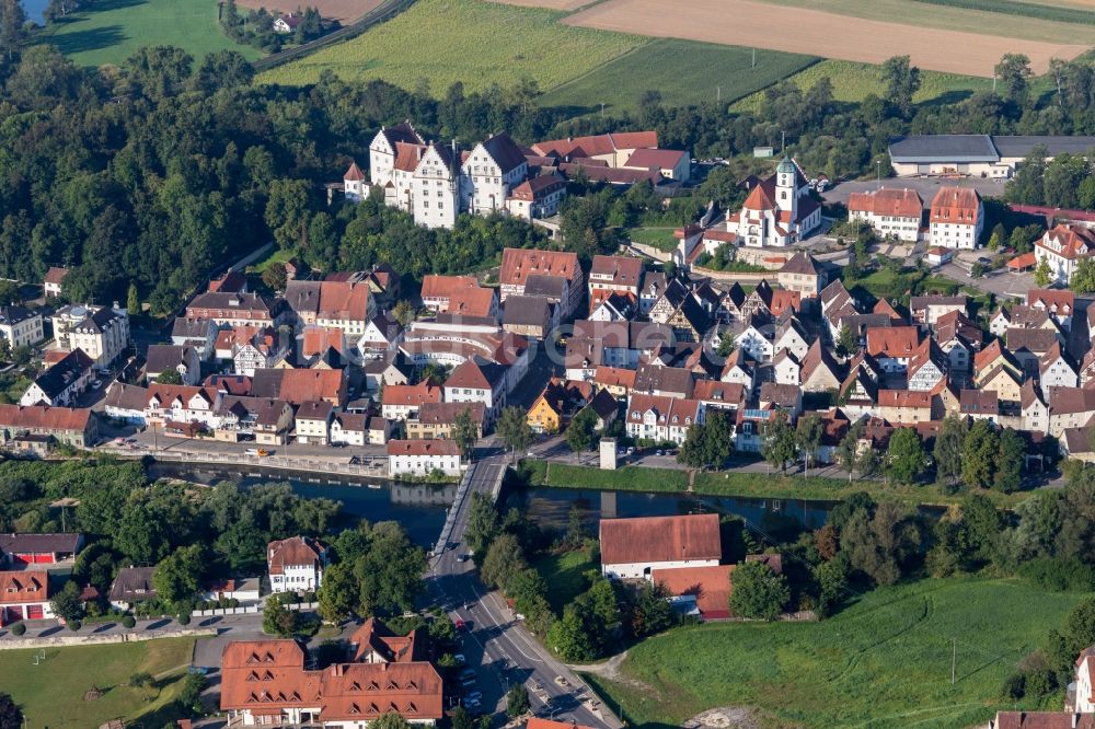 Scheer aus der Vogelperspektive: Schloß Scheer in Scheer im Bundesland Baden-Württemberg, Deutschland