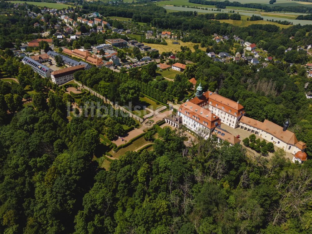 Lichtenwalde von oben - Schloss Schloss und Park Lichtenwalde in Lichtenwalde im Bundesland Sachsen, Deutschland