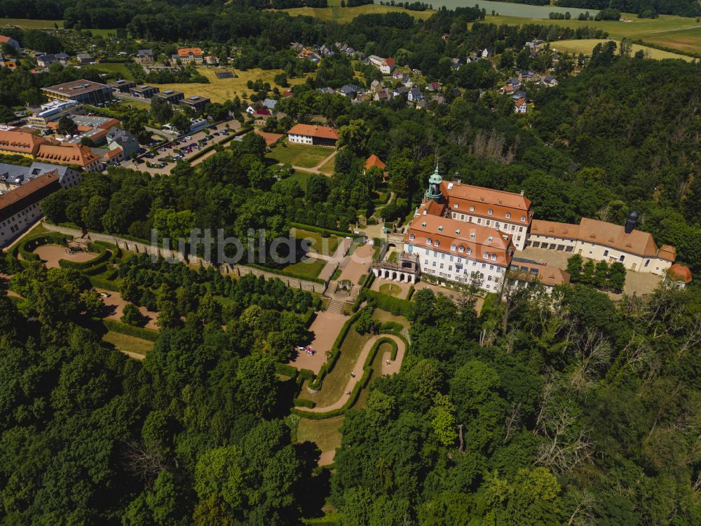 Lichtenwalde aus der Vogelperspektive: Schloss Schloss und Park Lichtenwalde in Lichtenwalde im Bundesland Sachsen, Deutschland